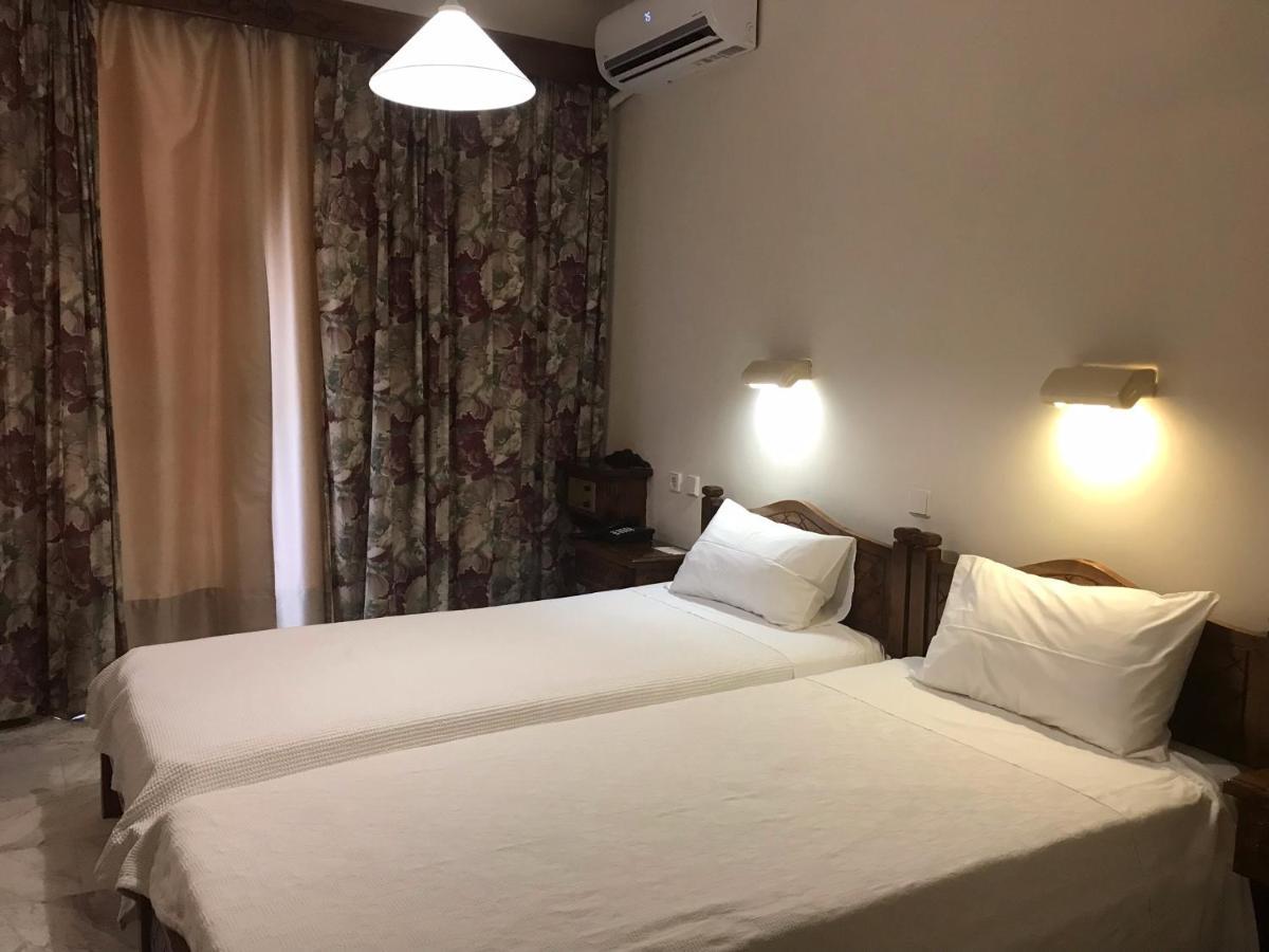 Batis Hotel Livanátai Zewnętrze zdjęcie