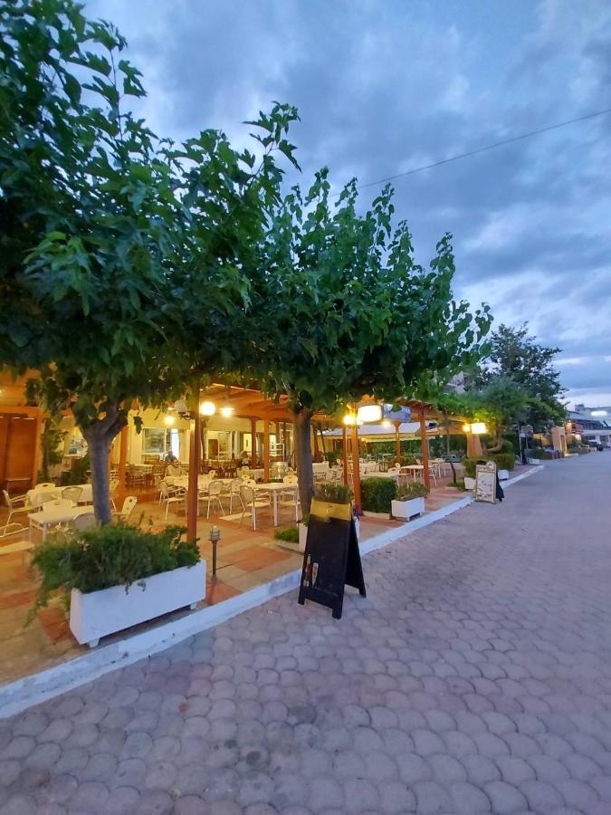 Batis Hotel Livanátai Zewnętrze zdjęcie
