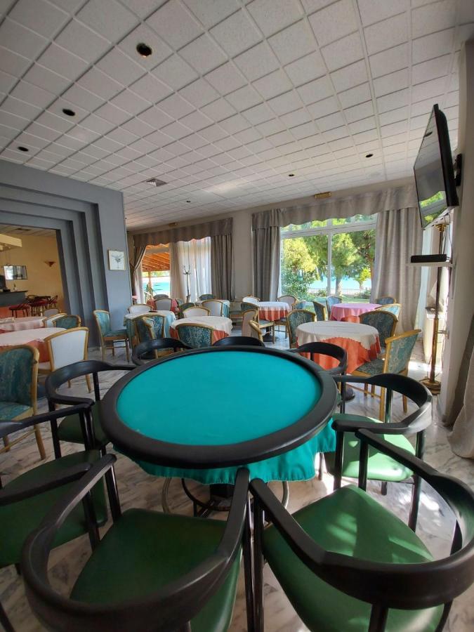 Batis Hotel Livanátai Zewnętrze zdjęcie