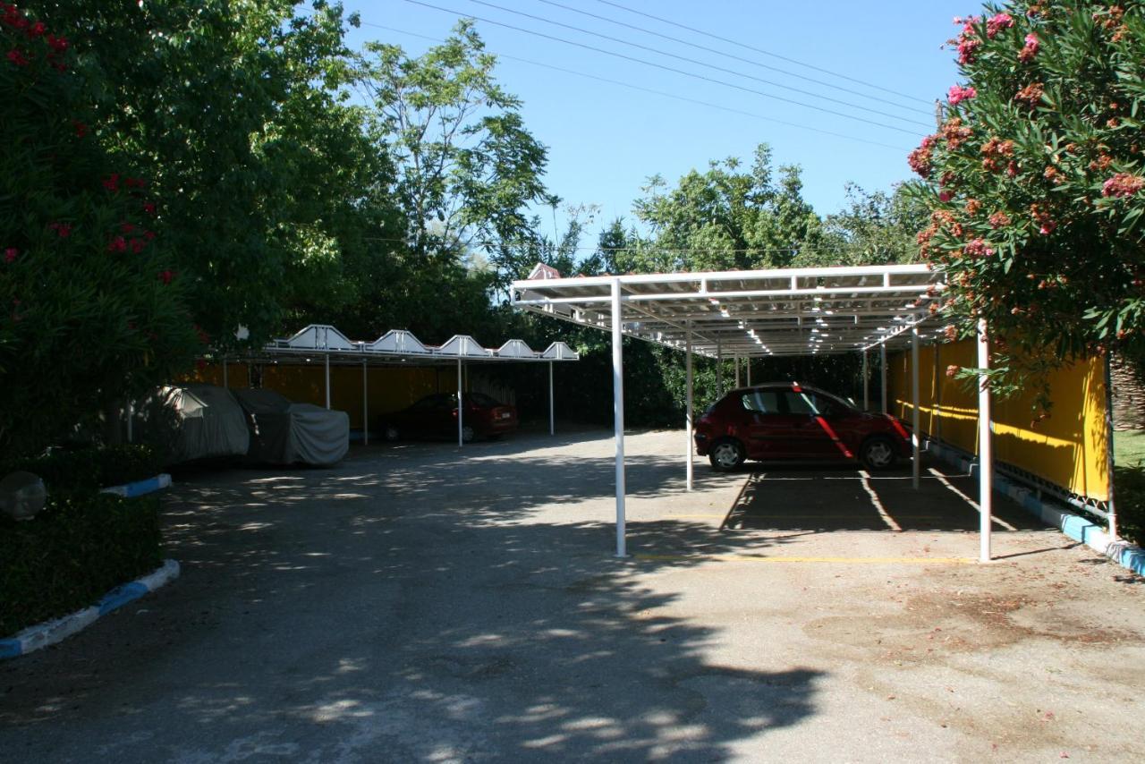 Batis Hotel Livanátai Zewnętrze zdjęcie
