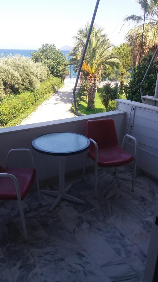 Batis Hotel Livanátai Zewnętrze zdjęcie