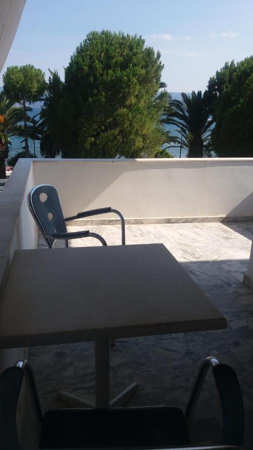 Batis Hotel Livanátai Zewnętrze zdjęcie